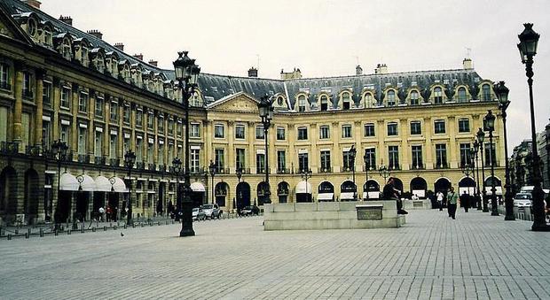 Parigi, incendio all'hotel Ritz: paura tra i clienti