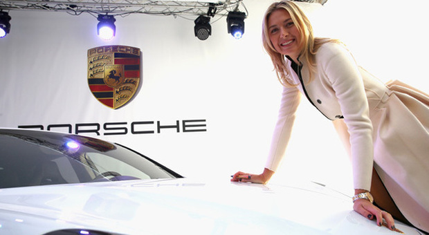 Maria Sharapova con la sua Porsche Panamera