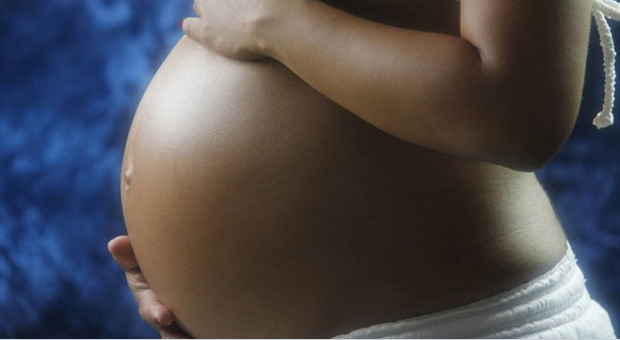 Infertile per una rara patologia, ora è mamma di due bimbi: la cura ora al test su donne colpite da Long Covid