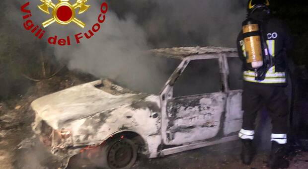 Incendiate due auto nella notte: è emergenza nel Salento