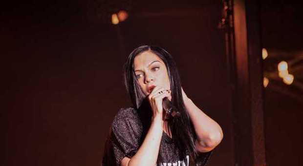 Jessie J, pose hot e balli scatenati sul palco di Birmingham