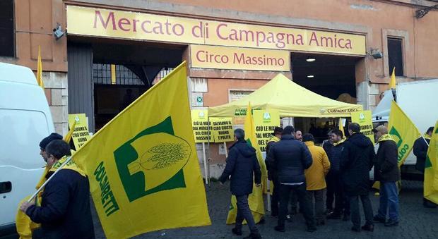 Circo Massimo, il Comune chiude il mercato, la protesta di Coldiretti: «Ci hanno sfrattato»