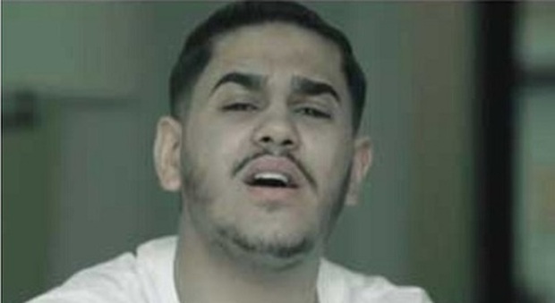 Napoli, rapper picchia neomelodico per gelosia: scarcerato