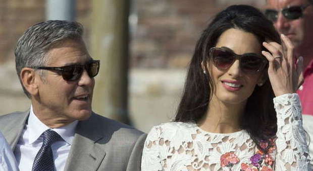 Clooney e Amal: primo sì in una cerimonia blindata. Li sposa Walter Veltroni