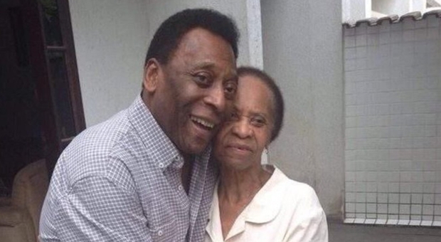 Brasile, la mamma centenaria di Pelé non sa che suo figlio è morto