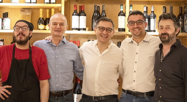 Matteo Lorenzini (chef), Gabriele Brugnoni (vini), Igor Iacopini, Nicola Fabrizi (food) e Roberto Traini Giulianini (socio factotum)