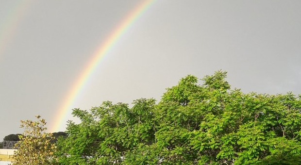 Roma, torna la pioggia: ma il cielo regala un doppio arcobaleno