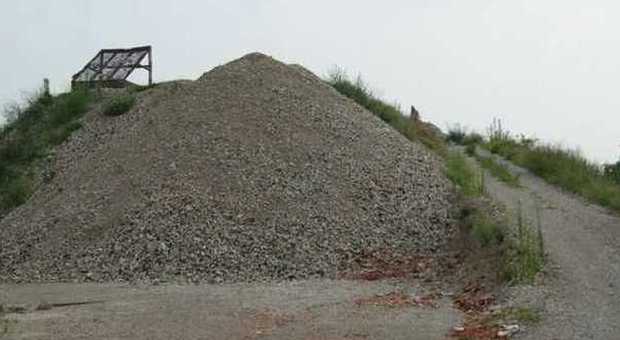 Scoperte 40mila tonnellate di inerti scatta il sequestro della discarica