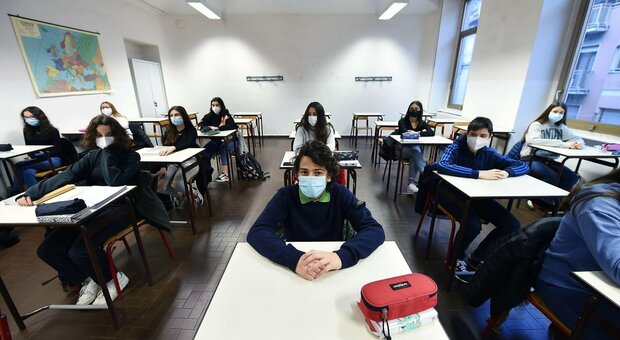 Scuola, primo giorno per 114mila studenti umbri Batticuore per sciopero e mascherine