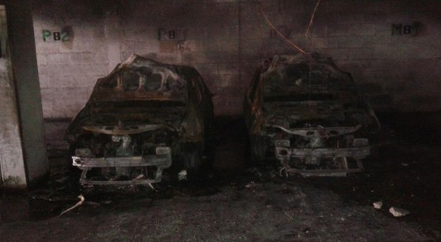 Incendio nel garage della municipale auto distrutte dalle fiamme
