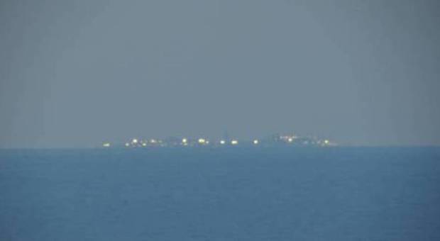 La Concordia verso Genova, la nave vista al telescopio