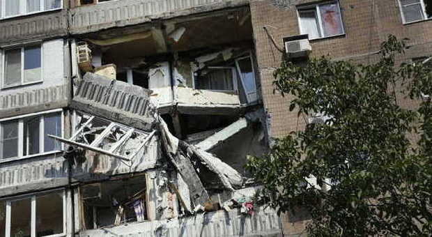 Palazzo bombardato a Donetsk (&#8203;AP Photo/Sergei Grits)