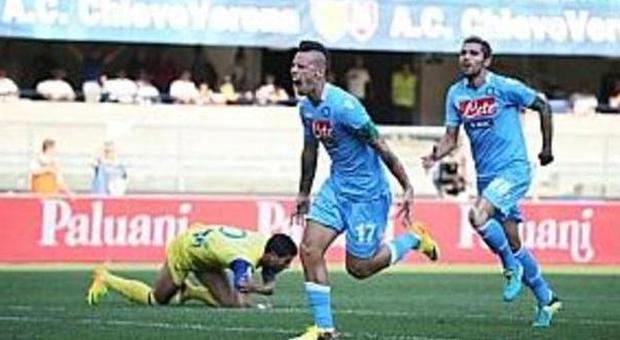 Zapata e Hamsik, il Napoli vince 2-0 L'Inter soffre ma passa a Cagliari