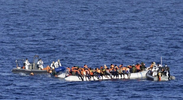Migranti, 11 morti in un gommone soccorso davanti alla Libia
