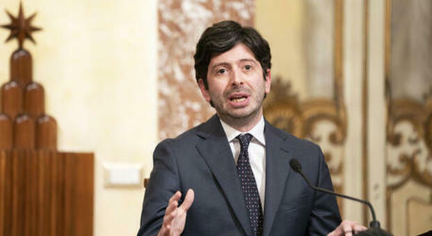 Vaccini, l'annuncio del ministro Speranza: «L'Italia ha già acquistato i sieri per le terze dosi»