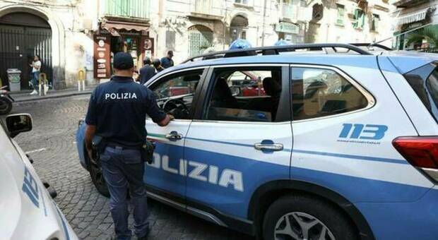 immagine Napoli, donna arrestata dalla polizia per truffa e ricettazione