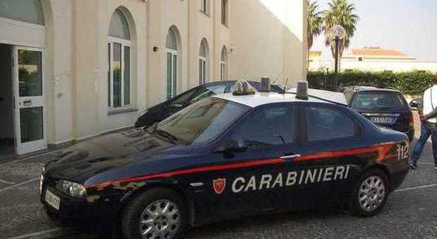 Non si fermano all'alt dei carabinieri: lo scooter era rubato, il conducente senza patente e sotto l'effetto di droghe