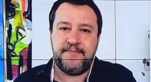 Salvini: «Apriamo le chiese per Pasqua». In Italia saltano 9mila processioni