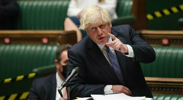 Covid, in Gran Bretagna stop mascherine al chiuso e distanziamento: oggi l'annuncio di Boris Johnson