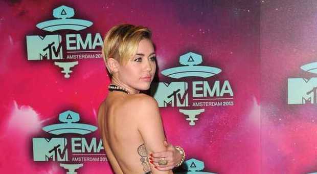 Da Katy Perry a Miley Cyrus, parata di star agli Mtv music awards