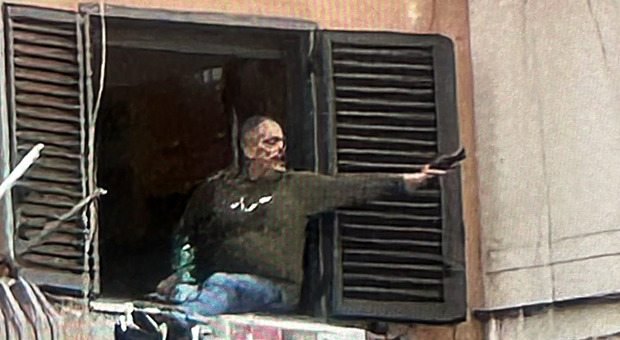 Pasquale Pinto armato alla finestra a San Giovanni