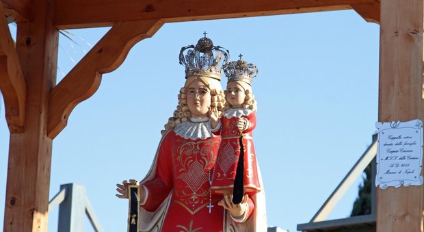 Una Madonna «abusiva» davanti al cimitero di Marano