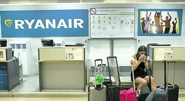 Ryanair, addio al trolley gratuito ora il bagaglio a mano si pagherà