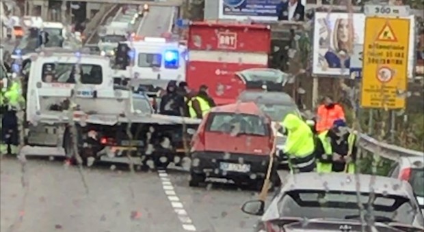 Auto contro furgone sulla Sorrentina: un morto e viabilità in tilt