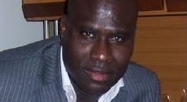 «E' stato razzismo», la moglie di Assan Diallo il senegalese di 54 anni ucciso con 10 colpi di arma da fuoco denuncia