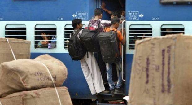 Caldo killer, quattro morti in un treno affollato senza aria condizionata