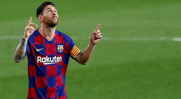 Messi resta, ma è scontro totale. Leo: «La clausola da 700 milioni non vale».