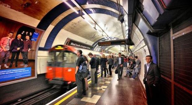 Londra, sospetto pacco bomba: evacuata stazione della metropolitana