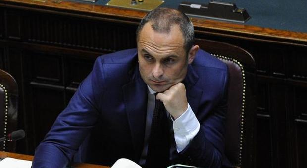 Fuga a destra, strappo nel governo: si dimette il ministro Costa. Renzi: si vota nel 2018, non cambia niente