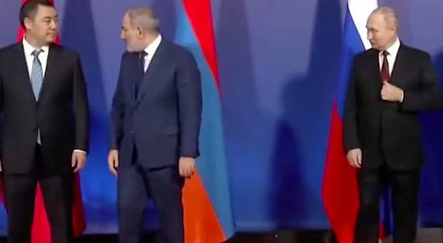 Putin isolato dagli alleati, il presidente armeno apre la crisi: «Non ha firmato l'accordo Otsc». E in pubblico lo scansa