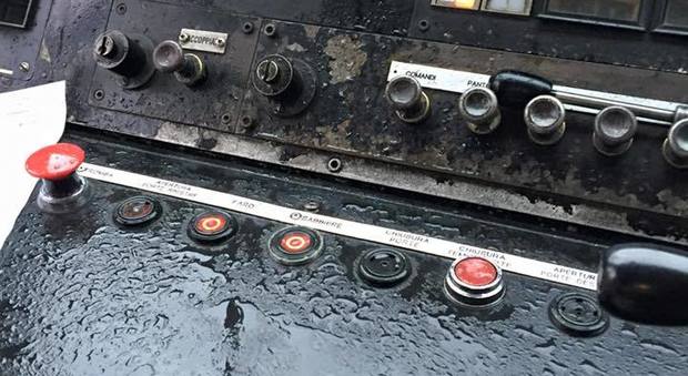 Piove nei treni, allagati i vagoni: disagi in Circumvesuviana Fotogallery