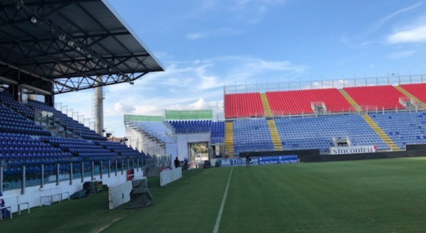 Cagliari-Inter, partita posticipata per problemi tecnici alla regia: in campo alle 12.45