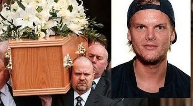 Avicii, i funerali a due mesi dalla morte: «Cerimonia privata». E spunta la foto su Instagram