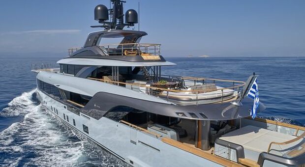The Italian Sea Group vende un nuovo yacht Admiral di 66 metri