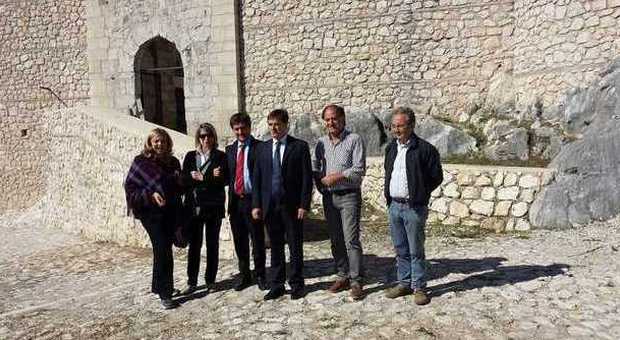 Sopralluogo del sindaco Petrarcone alla Rocca Janula restaurata