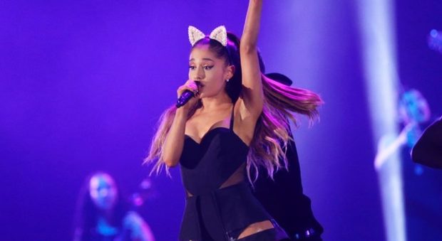 Manchester sfida la paura, domenica concerto con Ariana Grande e altre popstar