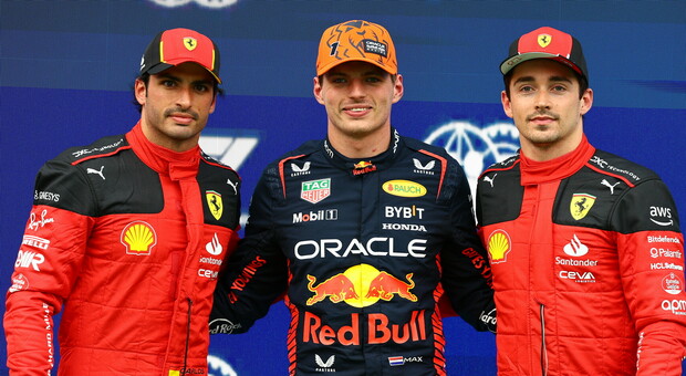 Da sinistra: Carlos Sainz, Max Verstappen e Charles Leclerc
