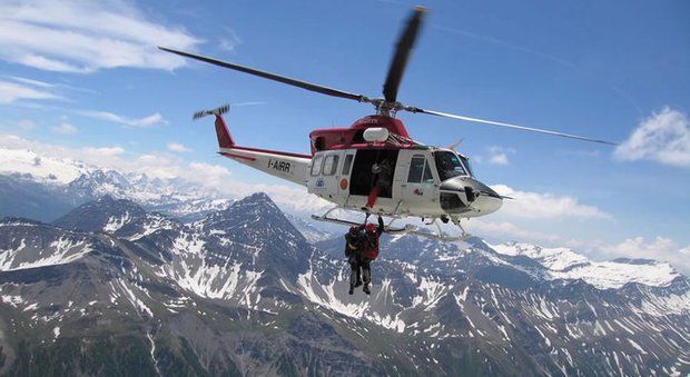 Cervinia, si blocca la seggiovia: una trentina di sciatori evacuati in elicottero