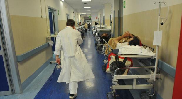 Il pronto soccorso di un ospedale italiano, in una foto di archivio. Quattrocento pazienti morti da aprile 2009 a dicembre 2012 per presunti casi di malasanità, per un totale di 570 casi segnalati. E' questo il dato che salta immediatamente agli...