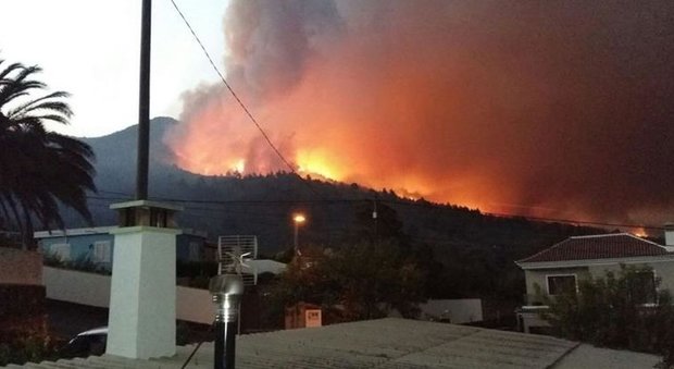 Maxi incendio da 7 giorni alle Canarie, devastata l'isola di La Palma