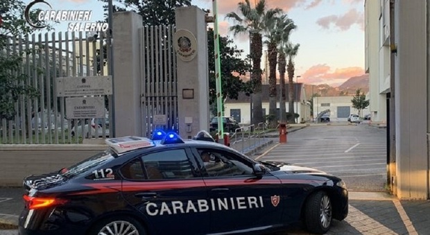 Ha un infarto per strada, 71enne salvato dai carabinieri