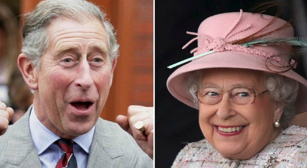 La Regina Elisabetta passa lo «scettro del Commonwealth» al Principe Carlo, ma che gaffe!