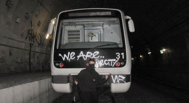 Atac, ecco il piano anti-vandali: chi sporca ripulirà treni e stazioni