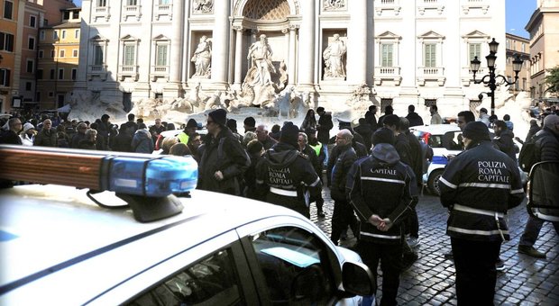 Urtisti, continua la protesta: oggi sit-in a Fontana di Trevi, domani al Pantheon
