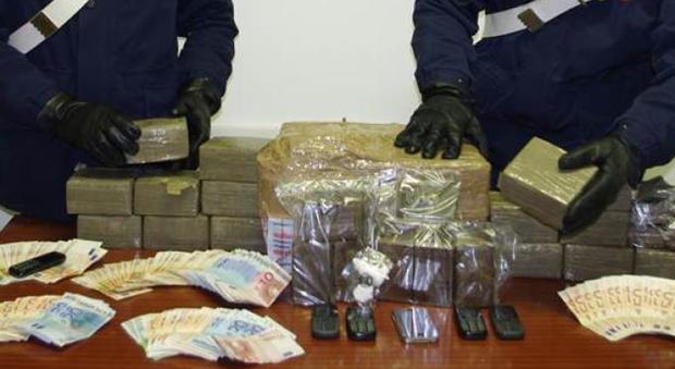 Quattro carabinieri arrestati: spacciavano la droga sequestrata dai colleghi