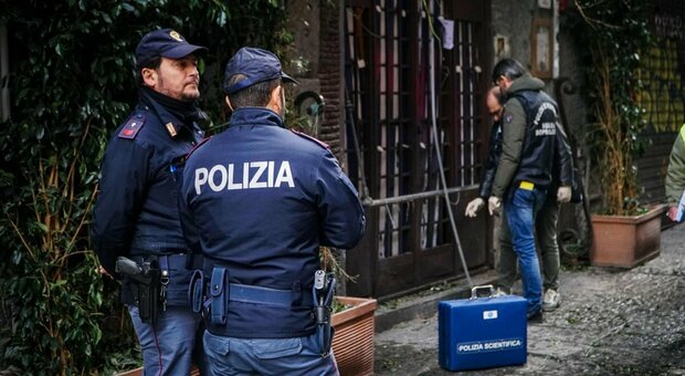 Racket delle pizzerie a Napoli, arrestati i due esattori del clan Contini